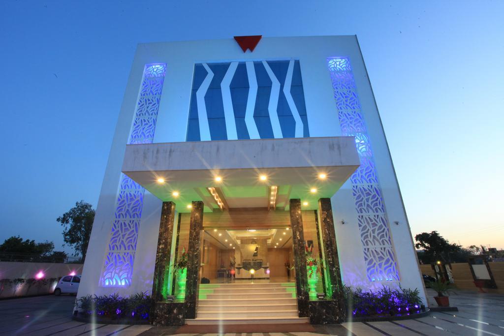 Wingston A Treehouse Hotel Goverdhan Radha Kund Экстерьер фото