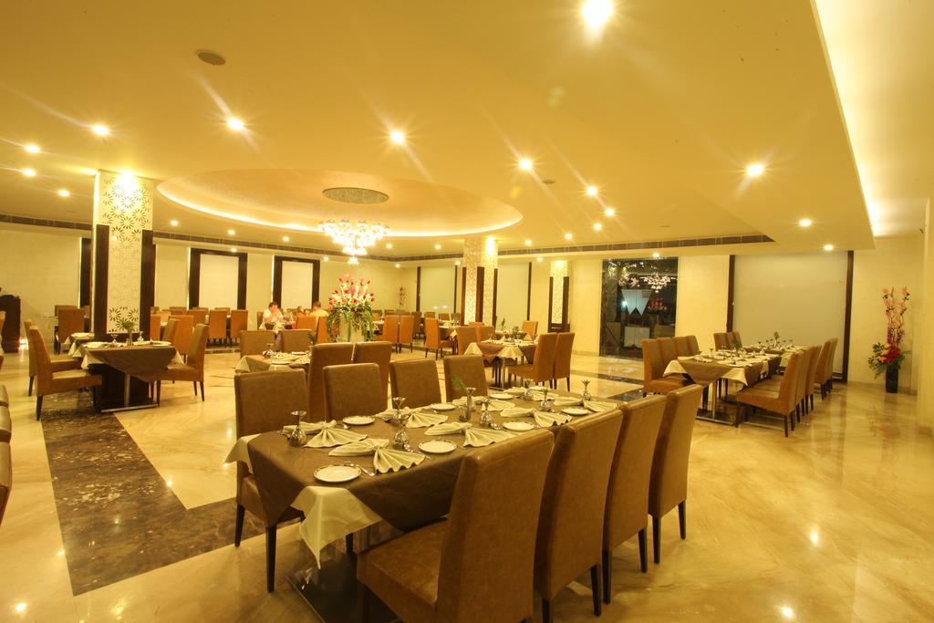 Wingston A Treehouse Hotel Goverdhan Radha Kund Экстерьер фото